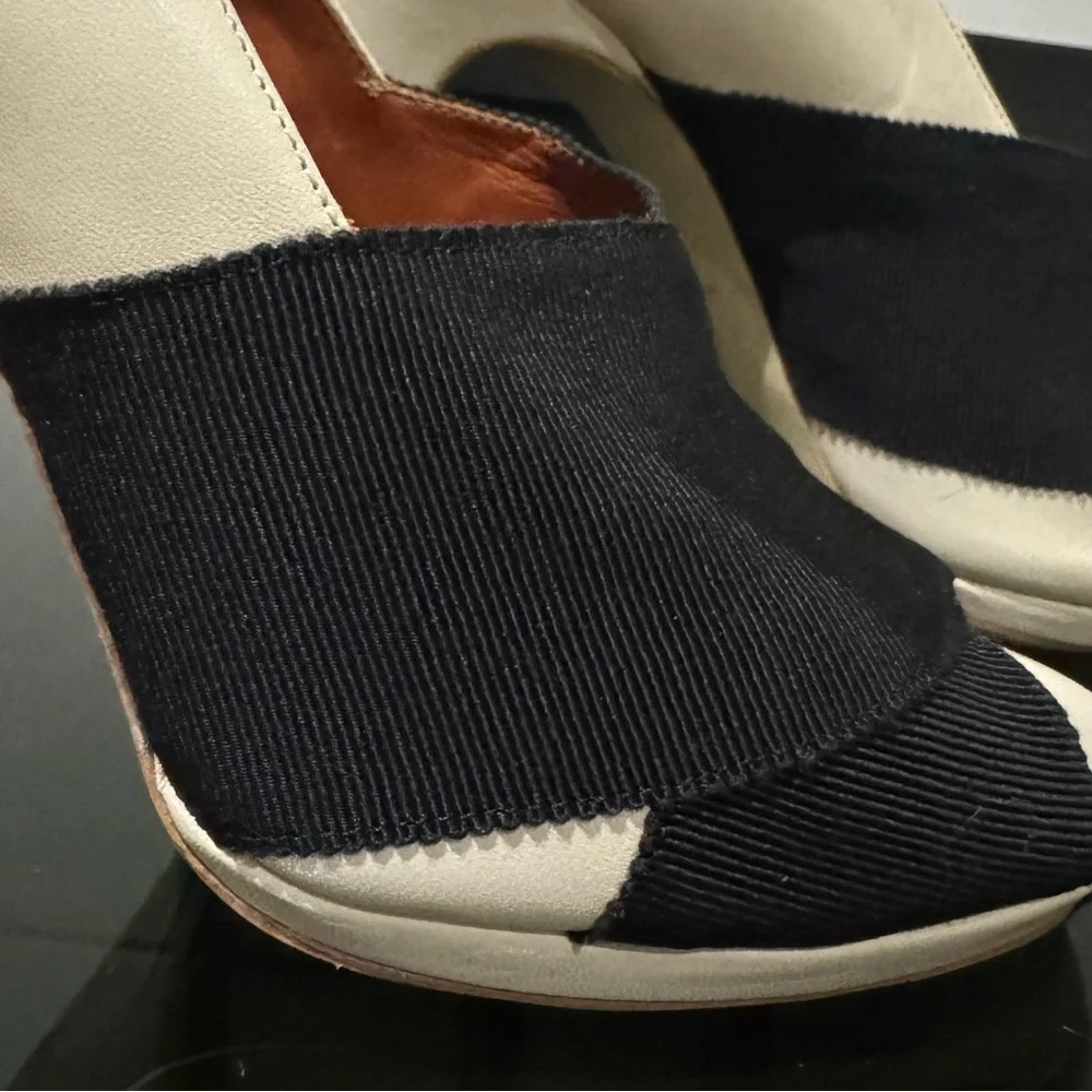 Dries Van Noten ecru leather with black fabric.designers signature curved heel. - Picture 9 of 14